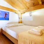 Vila Stavlos Tsoukaládhes
